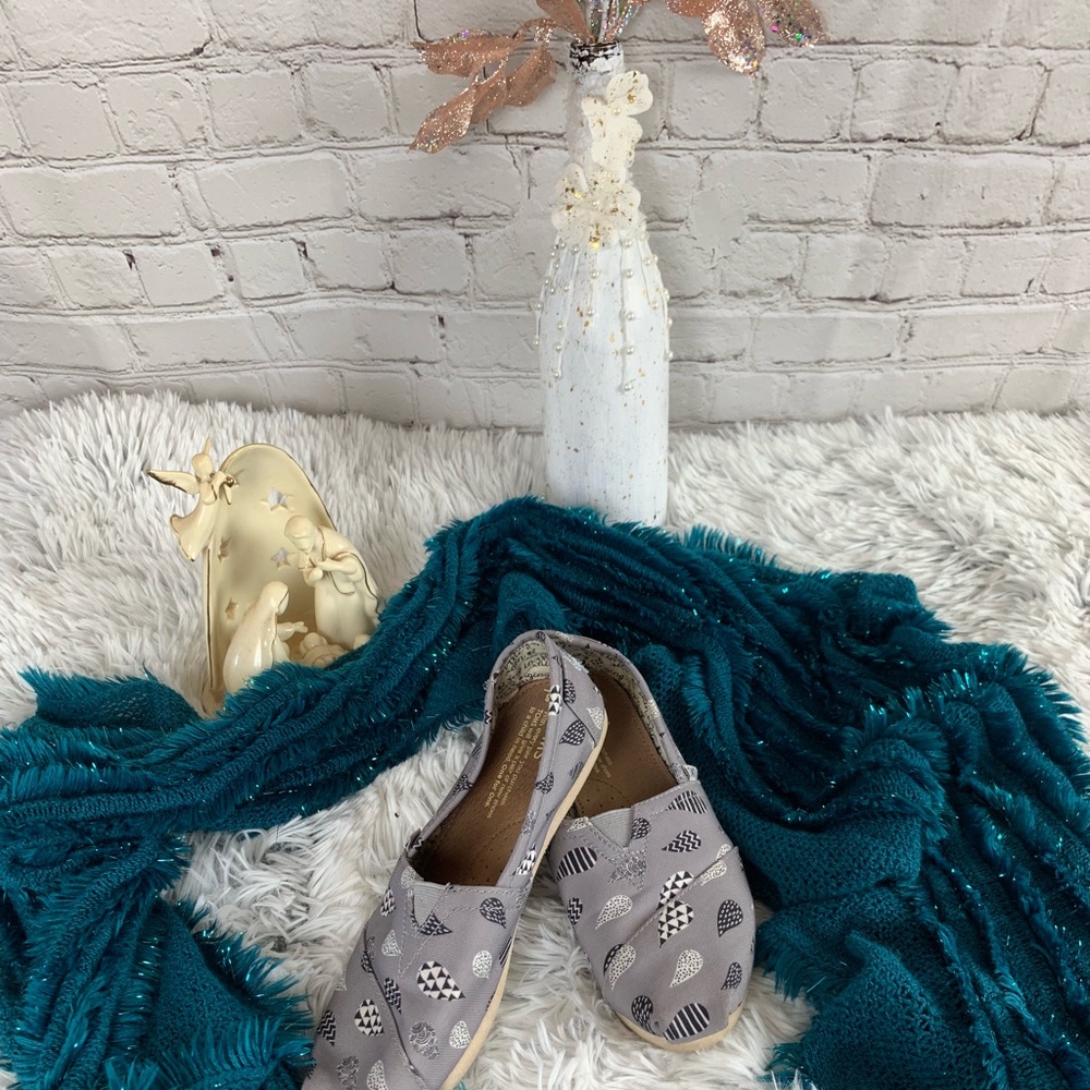 Tom’s paisley print shoes